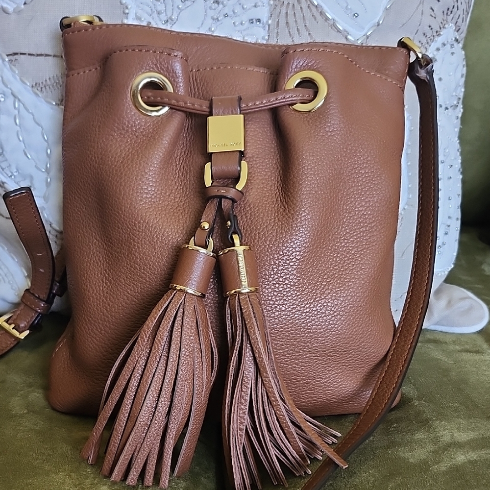 SALE💥Michael Kors Camden Tassel Crossbody
